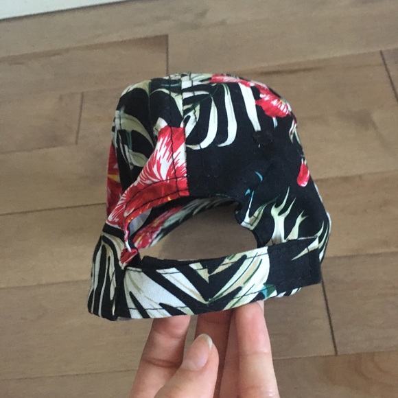 Hat - Picture 3 of 4